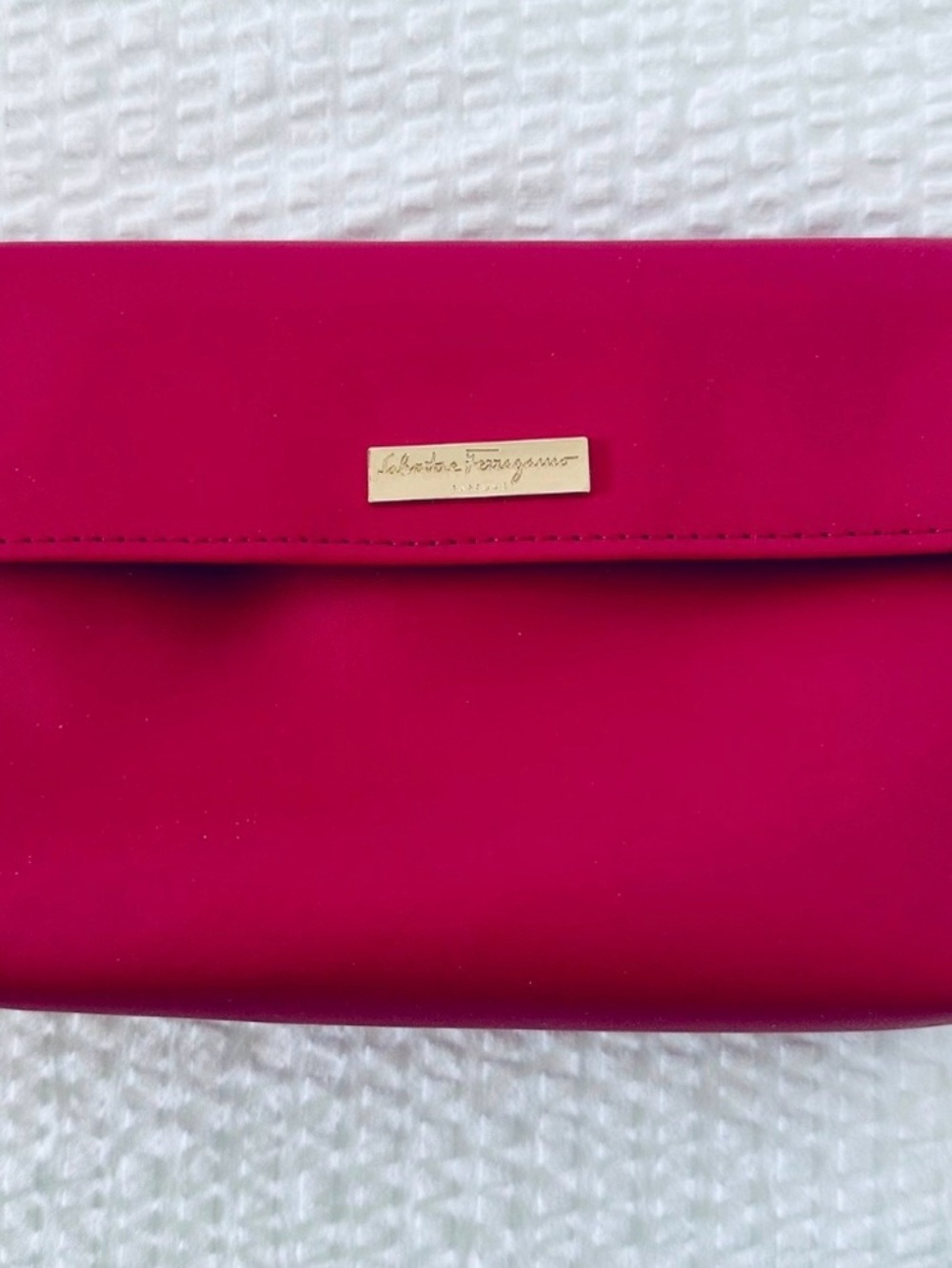 Ferragamo Parfums✨🩷⭐️Fuchsia Fold-Over Cosmetic Case